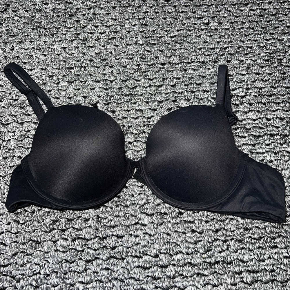 Skims “Fits Everybody Push Up T-Shirt Bra”